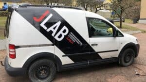 Jlab autoteippaus - Mainostoimisto BrandX Oy