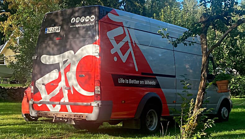 Epic Autokoulu pakettiauton teippaus - Mainostoimisto Brandx Oy
