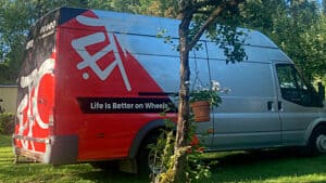 Epic Autokoulu pakettiauton teippaus - Mainostoimisto Brandx Oy