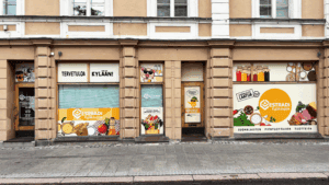 Estradi Kyläkauppa teippaus Turun HAnsa korttelissa - Mainostoimisto Brandx Oy